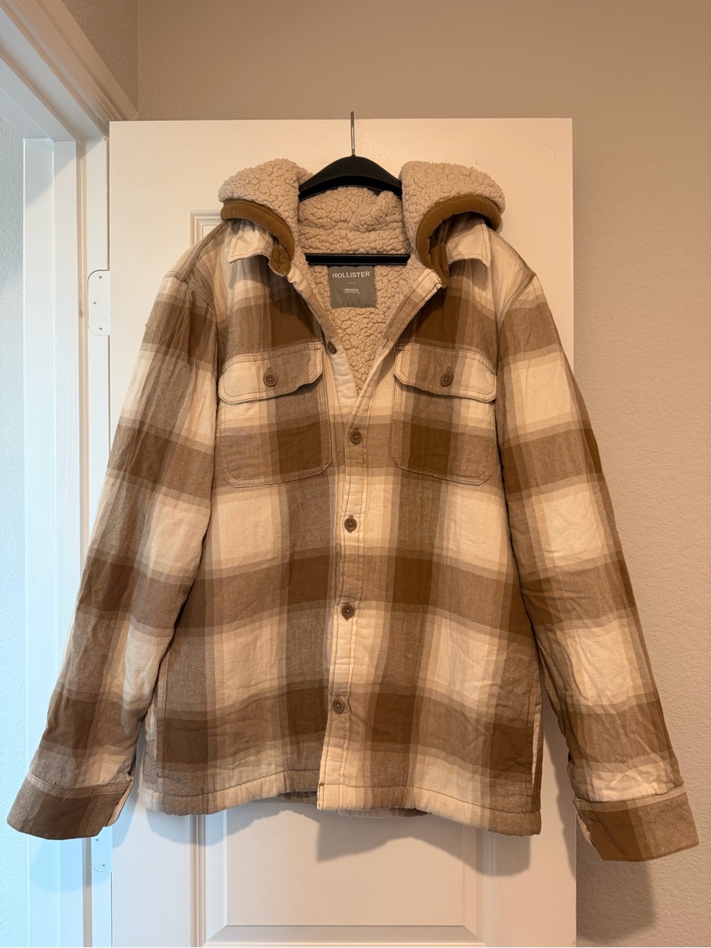 Hollister Men’s Medium Sherpa Lined Plaid Hooded Shirt Jacket Brown Tan